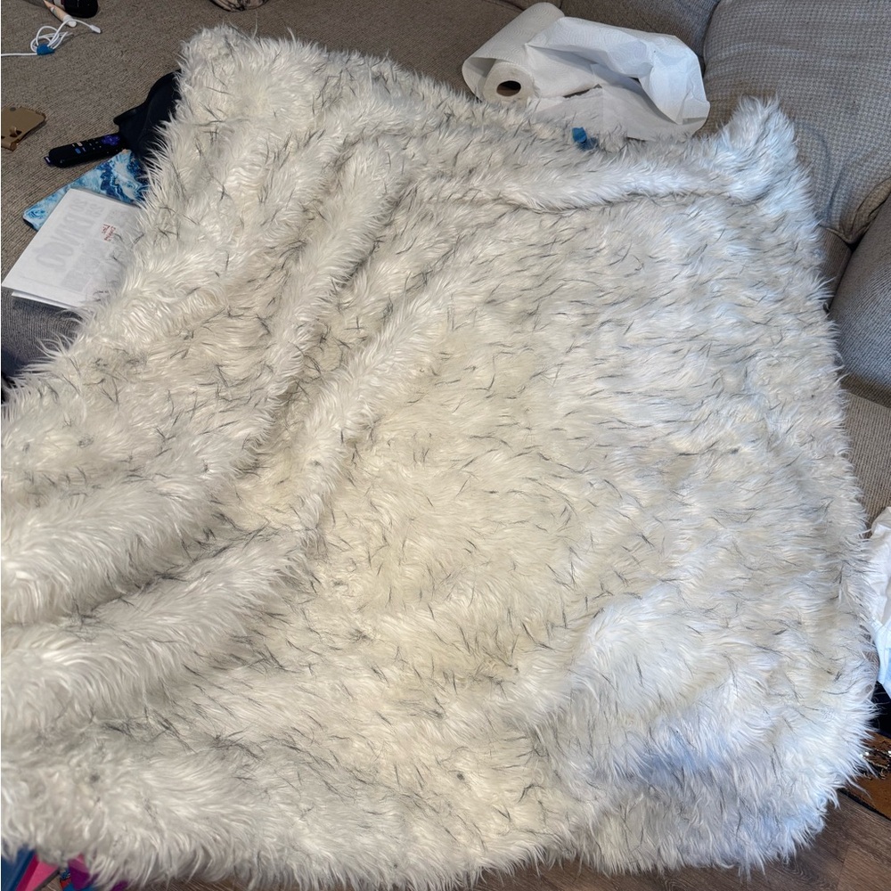 Plush Faux Fur Throw Blanket